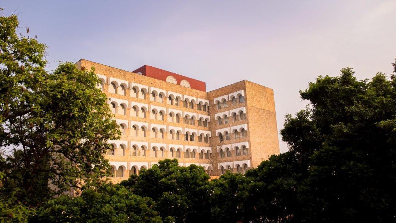 Taj Ganges Varanasi Exterior photo The main building of the university