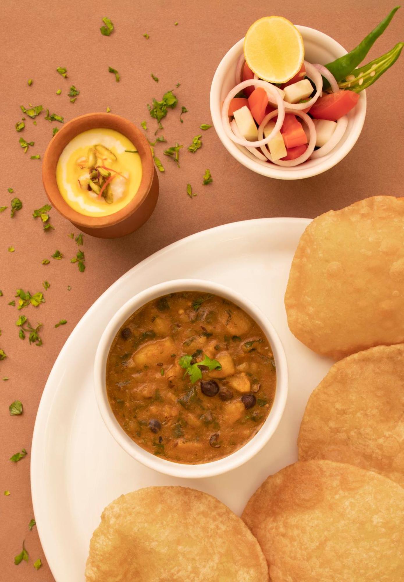 Taj Ganges Varanasi Exterior photo Poori masala